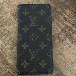 Louis Vuitton 8 Plus Folio Case